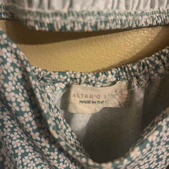 flowy and soft very breathable only worn once - Picture 3 of 3